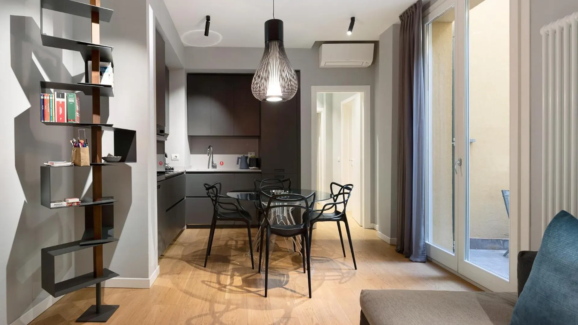 Caldarese Apartment With Balcony By Wonderful Italy ボローニャ