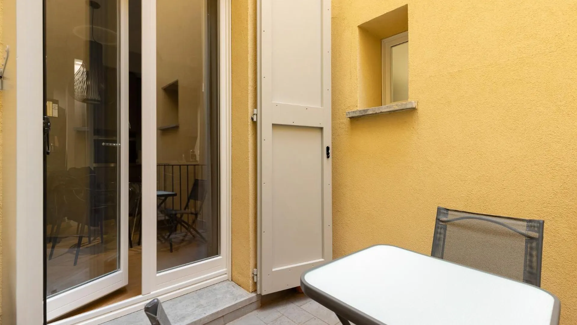 Caldarese Apartment With Balcony By Wonderful Italy ボローニャ
