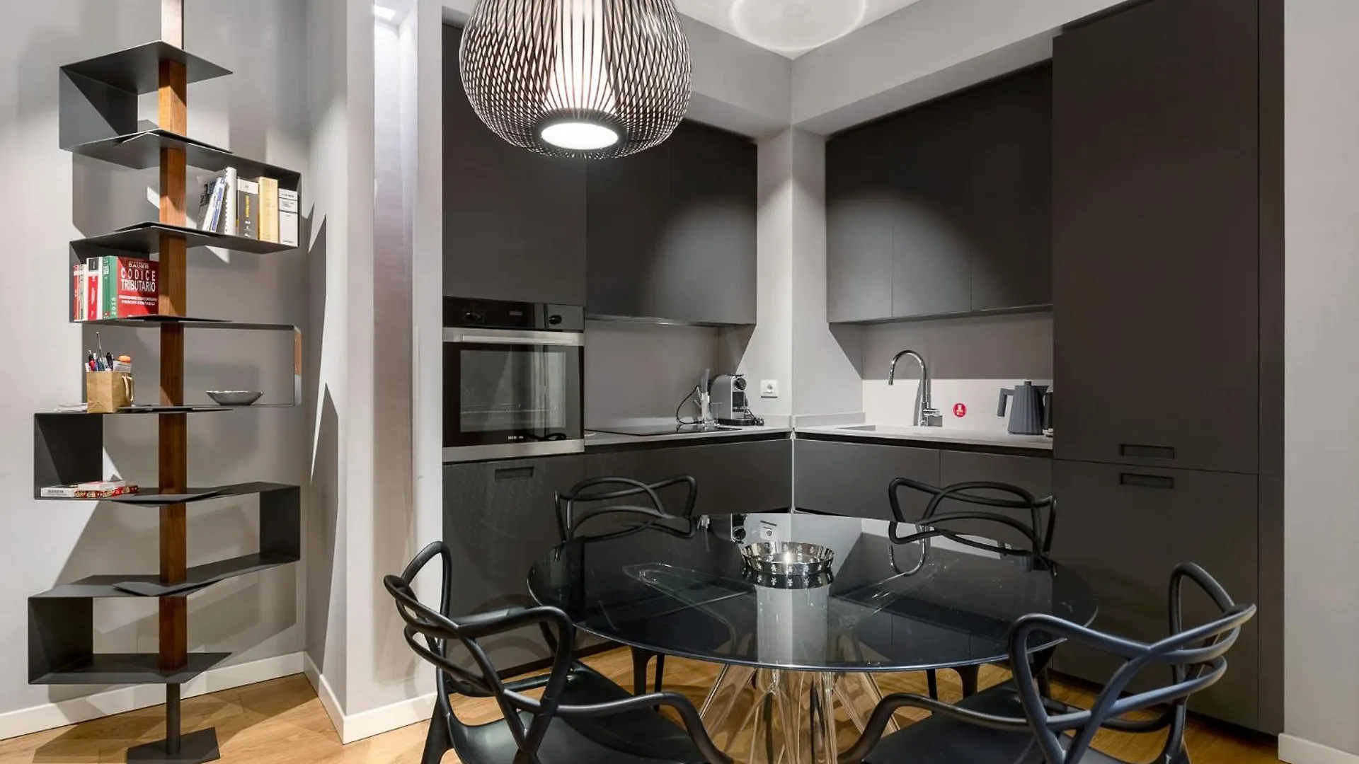 Caldarese Apartment With Balcony By Wonderful Italy ボローニャ